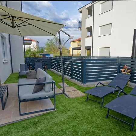 App Landora S Bazenom Apartamento *