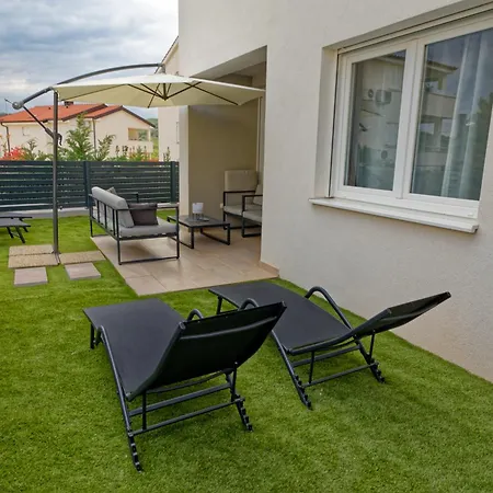 App Landora S Bazenom Apartamento